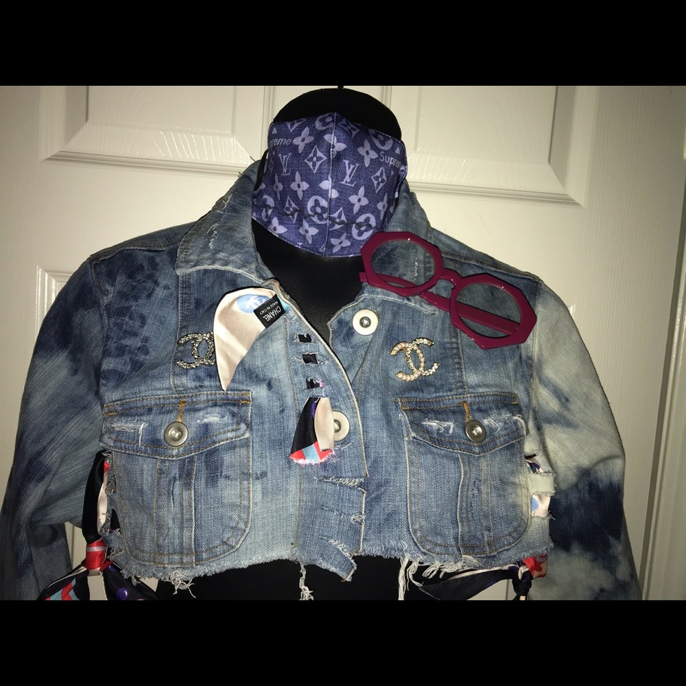 🆕Custom Cropped Distressed Denim Jacket - Picture 4 of 6